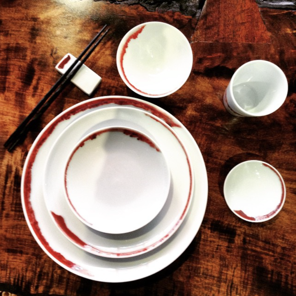 Dining Table Décor Ideas with Porcelain for Elegant Dinners