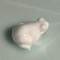A Frog On Lotus Pond Green White Round Flat Plate