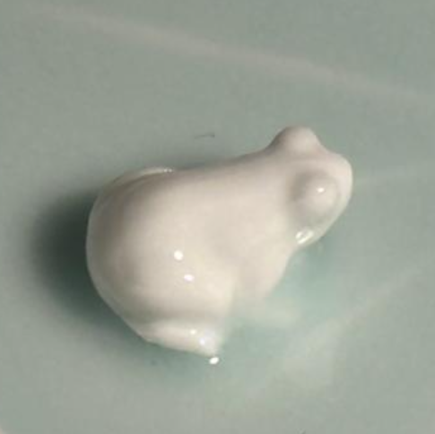 A Frog On Lotus Pond Green White Round Flat Plate
